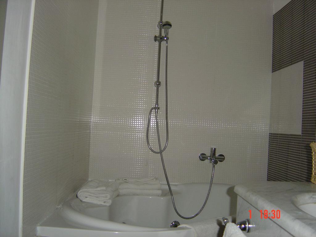 Bcomfort Hotel Cagliari Habitación foto